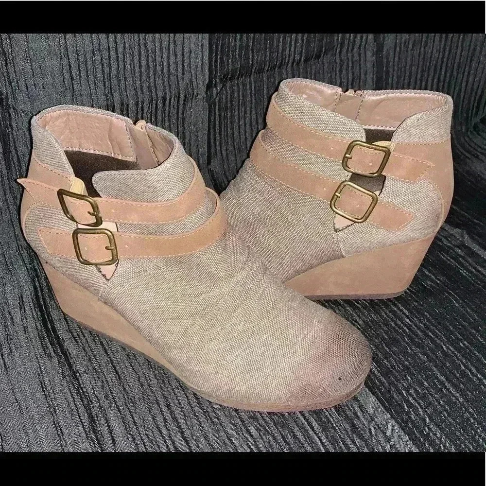 PIERRE DUMAS WEDGE ANKLE BOOTS SZ 7.5
